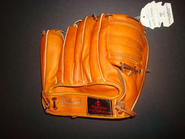 Chico Carrasquel Nokona G34 Back